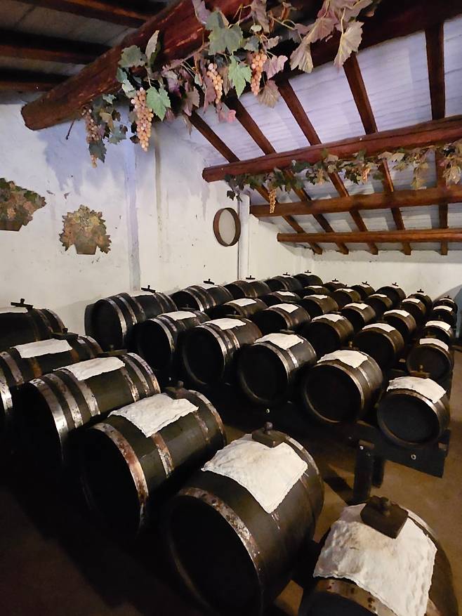 포도즙을 발효 후 증발시켜 만드는 발사믹. 우리의 간장과 과정이 흡사하다. 둘 다 시간과 버림의 예술이다.