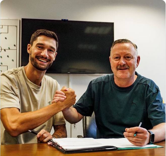 팀 클라인딘스트(왼쪽, 보루시아묀헨글라드비흐). 보루시아묀헨글라드바흐 X 캡처