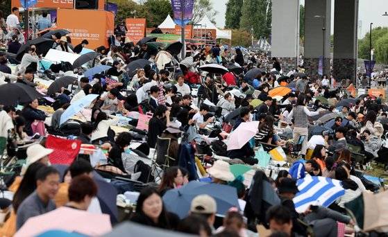 지난해 서울불꽃축제에 몰린 인파. 뉴스1