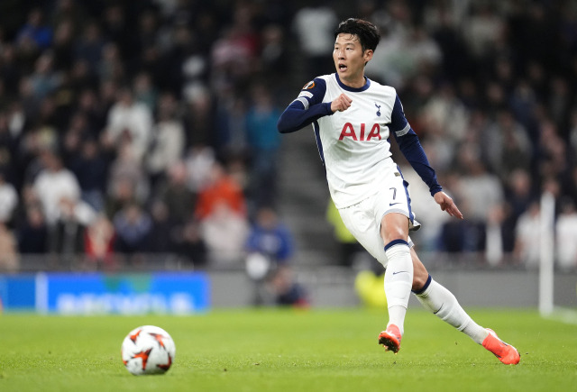 지난달 27일 가라바흐(아제르바이잔)와 유럽축구연맹(UEFA) 유로파리그(UEL) 홈경기에서 출전한 손흥민. AP연합뉴스