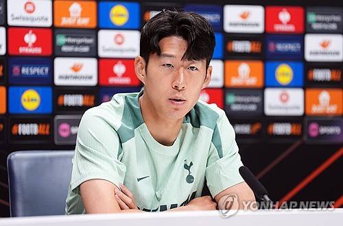 축구 통계 업체 옵타가 4일(한국시간) 분석 프로그램 '옵타 애널리스트'를 통해 2024-2025시즌 유럽축구연맹(UEFA) 유로파리그에 출전하는 각 팀의 토너먼트 단계별 진출 확률과 우승 확률을 소개했다.&nbsp;  4일 기준으로 우승 확률이 가장 높은 팀은 토트넘이다. 연합뉴스