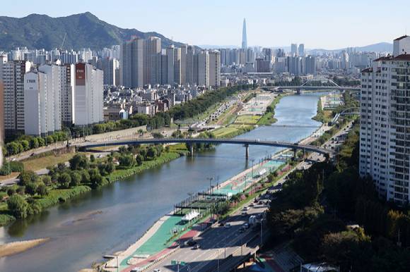 지하화 사업 민자구간 시작 지점인 서울 성북구 월릉IC 인근 동부간선도로와 중랑천 모습. [사진=뉴시스]