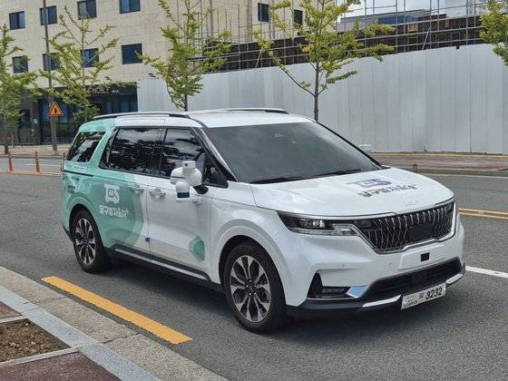 대구 테크노폴리스에서 운행 중인 달구벌 자율차. 네모라이드 앱을 통해 호출할 수 있다. 김민정 기자