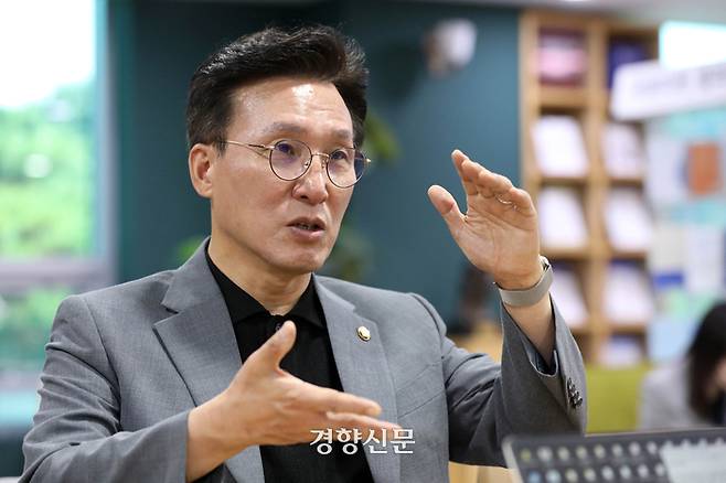 김민석 더불어민주당 최고위원이 지난 8월28일 국회의원회관에서 경향신문과 인터뷰하고 있다. 김창길기자