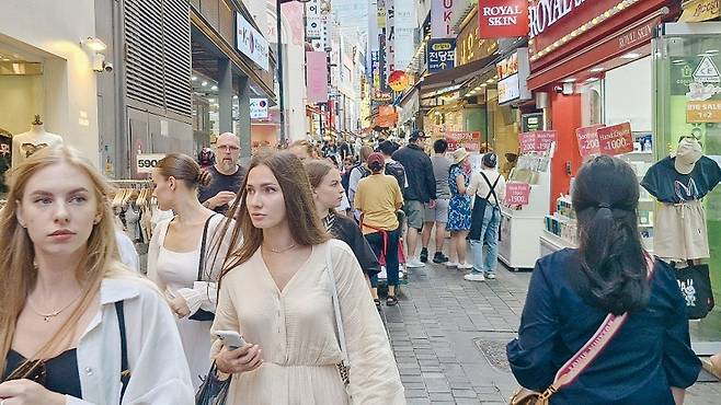 명동 거리에선 한국의 전통과 문화를 찾아볼 수 없다.[사진=더스쿠프 포토]