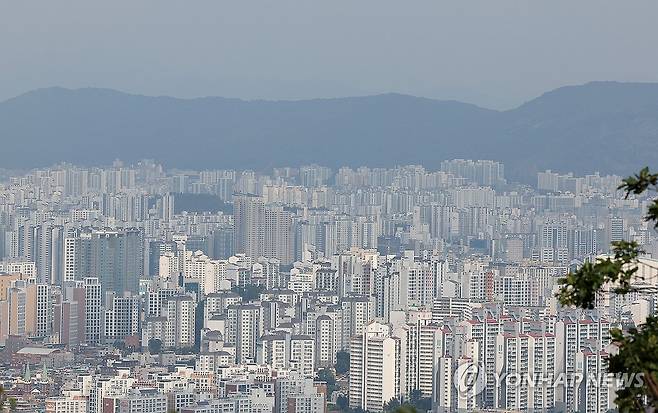 서울 남산에서 바라본 아파트 단지 [연합뉴스 자료사진]