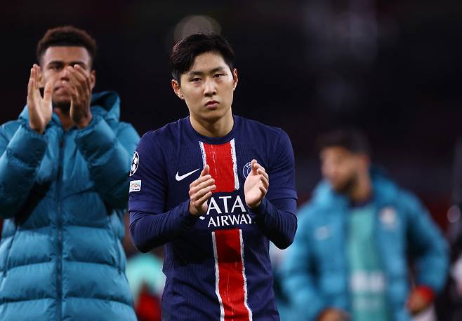 파리 생제르맹(PSG) 미드필더 이강인이 교체 출전으로 다시 한번 활약했다. 한 경기 부진으로 벤치로 물러나기엔 아쉬운 경기력이었다. 프랑스의 90min 프랑스판은 이강인에게 평점 7점으로 최고점을 부여하며 '이강인은 공격의 연결고리를 만들고, 몇 차례 날카로운 패스를 뿌렸다. 다재다능한 이강인은 경기장을 종횡무진하며 공을 영리하게 적재적소에 연결했다'라며 호평했다. 로이터연합뉴스