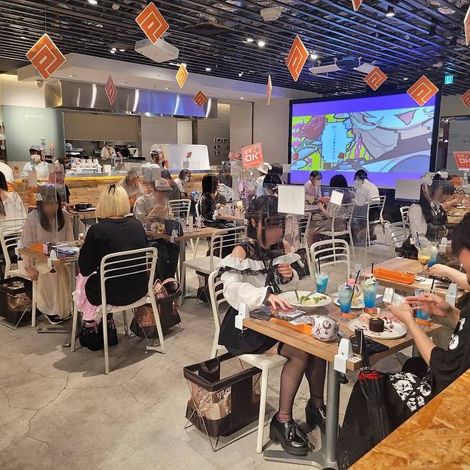 #콤파스 카페를 이용하는 이용자들