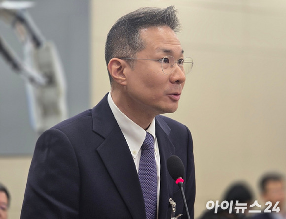 7일 오후 국회 과학기술정보방송통신위원회(과방위) 국정감사에서 김경훈 구글코리아 사장이 증인으로 출석해 의원 질의에 답변하고 있다. [사진=안세준 기자]