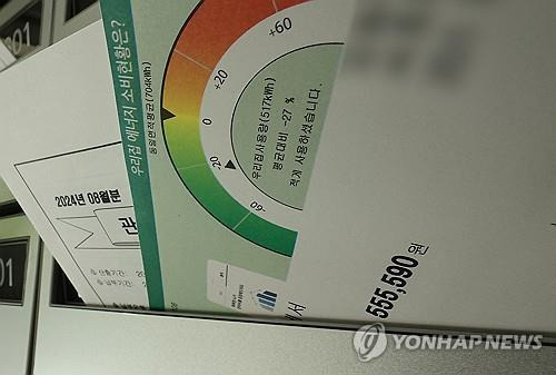 서울시내 한 아파트 우편함에 꽂힌 관리비 고지서. 기사 내용과 무관한 사진.