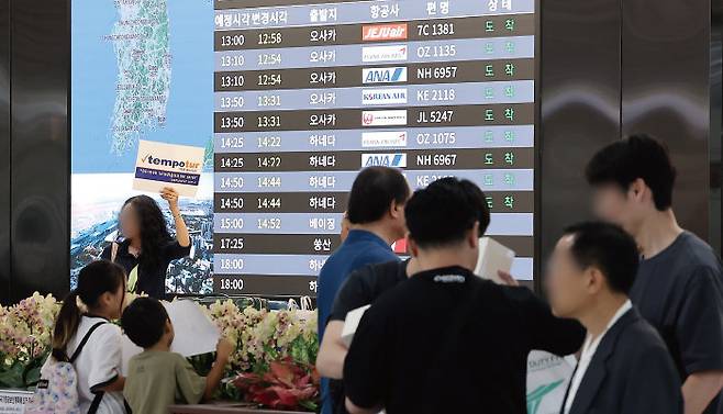 국토교통부에 따르면 올해 1월부터 5월까지 한국-일본 노선을 이용한 항공 승객 수는 1015만6000여 명으로 역대 최다를 기록했다. 지난해 같은 기간보다 46% 증가한 수치다. 사진은 서울 강서구 김포국제공항 국제선 입국장. [뉴스1]