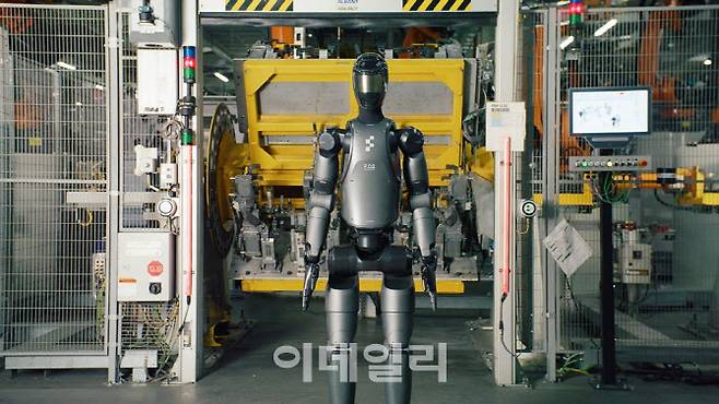 미국 인공지능(AI) 로보틱스 스타트업 피규어(Figure)가 지난 8월 공개한 최신 휴머노이드 로봇 ‘피규어(Figure)02’가 BMW그룹 미국 사우스캐롤나이나주 스파르탄버그 공장 생산 라인에 시범 투입된 모습.(사진=BMW)