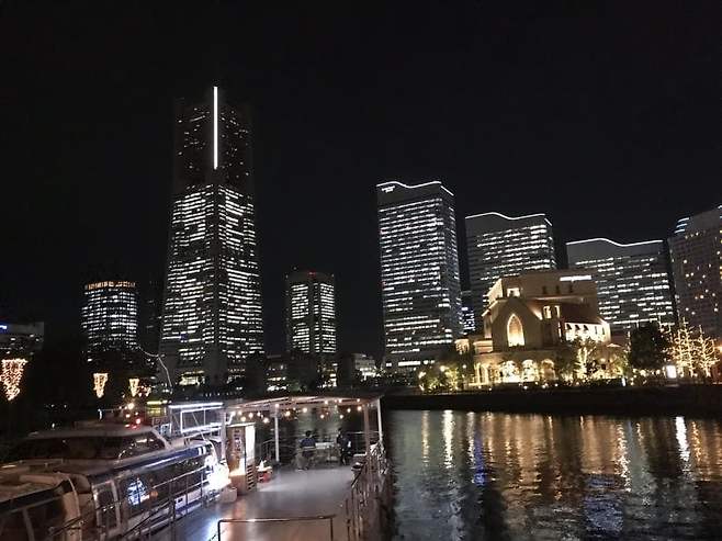 0490f719b1806df520b5c6b236ef203eeb9b3f0f68bdff84