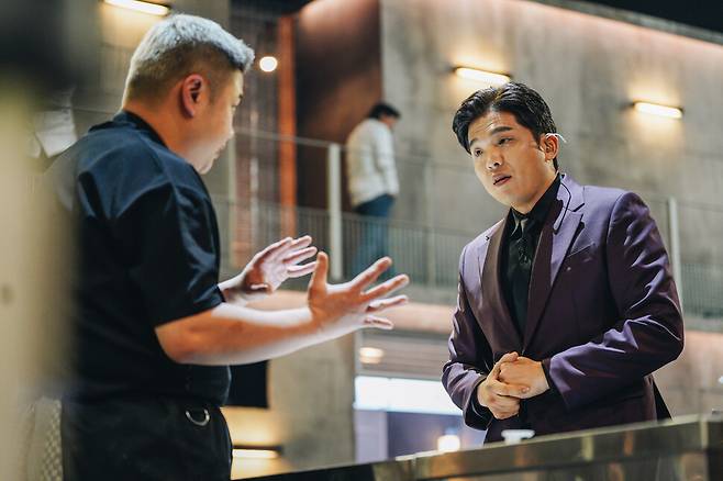 Culinary Class Wars (L to R) Cooking Maniac, Anh Sung-jae in Culinary Class Wars Cr. Sangwoo Kim/Netflix © 2024