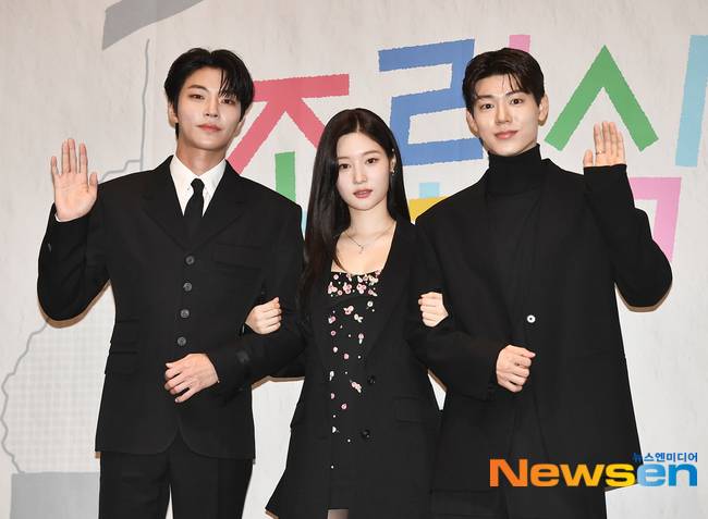 왼쪽부터 황인엽 정채연 배현성