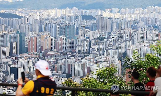 서울 아파트 단지  (서울=연합뉴스) 이정훈 기자 = 25일 서울 남산에서 바라본 시내 아파트 단지 모습. 2024.9.25 uwg806@yna.co.kr