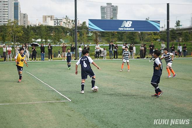 9일 서울 양천구 해마루 축구장에서 ‘2024 레울컵’이 열렸다. 서울 이랜드 FC ‘레울’ 팀 선수들이 4학년부로 출전했다. 주장 하지원 선수의 모습. 사진=이영재 기자