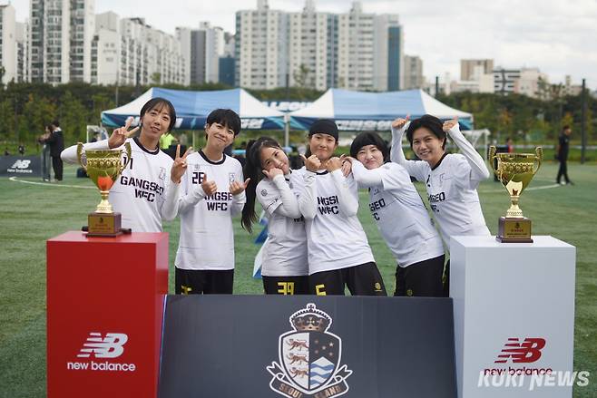 9일 서울 양천구 해마루 축구장에서 ‘2024 레울컵’이 열렸다. 지난해 초대 대회 우승을 차지한 ‘디펜딩 챔피언’ 강서여축 A팀은 올해도 멋진 경기력을 선보였다. 사진=이영재 기자