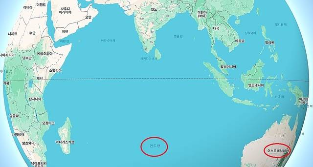 호주가 매년 더워지고 건조해지는 이유 가운데 ‘인도양 쌍극화 현상’이 있다. 인도양의 동쪽과 서쪽 부분의 해수면 온도 격차가 극심해지는 현상이다. 쌍극화 현상이 심화하면 인도양 서부 일대의 해수면 온도는 올라가고 동부는 내려가는 불균형이 나타나면서 서부인 호주에는 폭염과 가뭄, 화재가 나타나고, 아프리카 동부 국가에는 홍수가 발생한다. 구글 지도 캡쳐