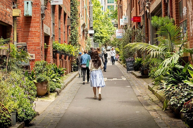 길포드 레인(Guildford Lane)에 골목길 녹화사업이 완성된 모습. 멜버른 시 제공