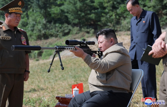 (평양 조선중앙통신=연합뉴스) 김정은 북한 국무위원장이 지난 11일 인민군 특수작전무력 훈련기지를 시찰했다고 조선중앙통신이 13일 보도했다.