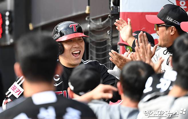 LG 외야수 김현수는 9일 수원 KT위즈파크에서 열린 '2024 신한 SOL Bank KBO 포스트시즌' KT와 준플레이오프(5전 3승제) 4차전에서 7번 지명타자로 선발 출전. 2회초 선취점을 뽑는 솔로 홈런을 터트렸다. 수원, 박지영 기자