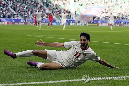 한국의 경계대상인 야잔 알나이마트(알아라비)는 한국전에 나설 수 있을 전망이다. 다행히 홍명보호도 알나이마트가 출전할 수도 있다는 걸 알고 있었다. 알나이마트의 출전 가능성을 두고 요르단전을 대비했다는 뜻이다. 사진 연합뉴스