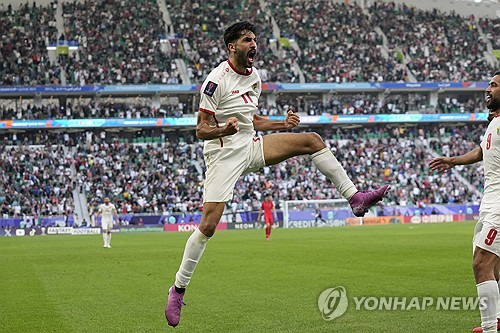 한국의 경계대상인 야잔 알나이마트(알아라비)는 한국전에 나설 수 있을 전망이다. 다행히 홍명보호도 알나이마트가 출전할 수도 있다는 걸 알고 있었다. 알나이마트의 출전 가능성을 두고 요르단전을 대비했다는 뜻이다. 사진 연합뉴스