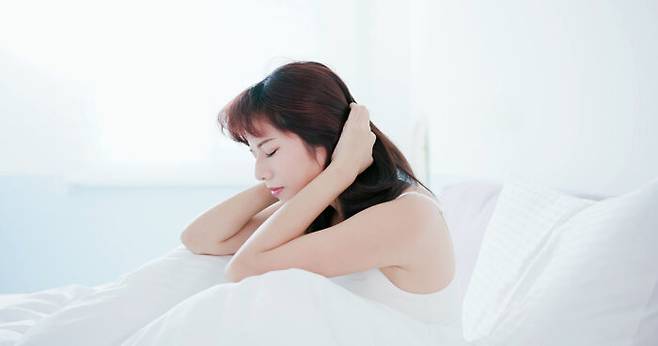 수면 시간 7시간을 기준으로 이보다 적게 혹은 많이 자면 심혈관 질환 위험이 높아진다. [사진=클립아트코리아]