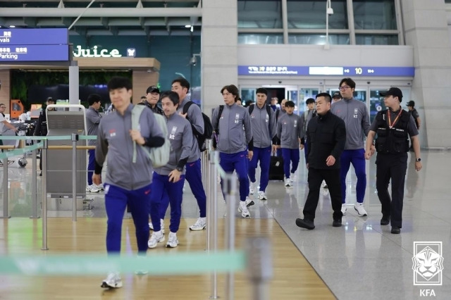 홍명보 감독이 이끄는 축구대표팀이 7일 요르단으로 출국했다/KFA