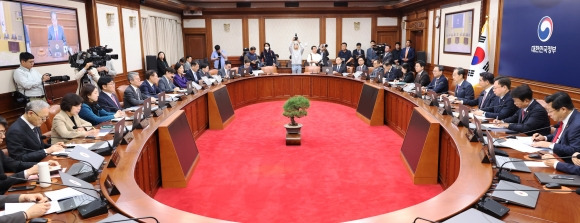 한덕수 국무총리가 10일 서울 종로구 정부서울청사에서 열린 국무회의에서 발언하고 있다. 2024.10.10 연합뉴스