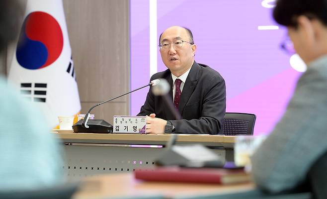 김기영 충남도 행정부지사는 10일 아산시청에서 '아산시 간부 공무원 간담회'를 열고, 아산시장 궐위에 따른 대책을 논의했다. ⓒ충남도 제공