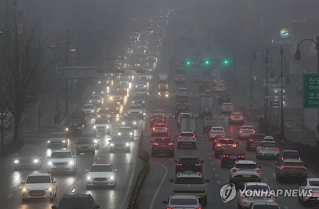 출근길 안개와 비 조심 [연합뉴스 자료사진]