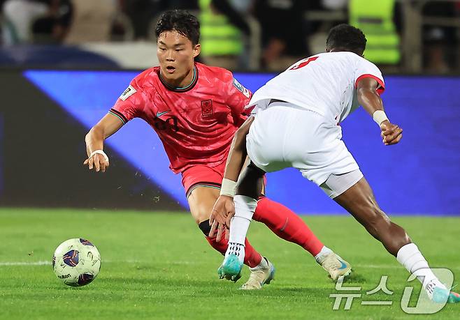 10일(현지시간) 요르단 암만 국제경기장에서 열린 2026 국제축구연맹(FIFA) 북중미 월드컵 아시아 3차 예선 B조 3차전 대한민국과 요르단의 경기, 대한민국 오현규가 공격을 시도하고 있다. 2024.10.10/뉴스1 ⓒ News1 김도우 기자