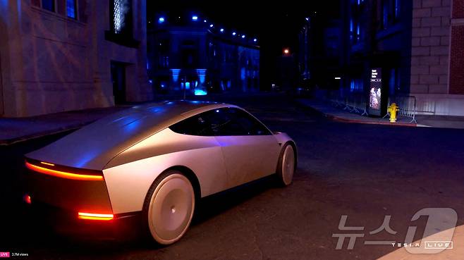 10일(현지시간) 미국 캘리포니아주 로스앤젤레스에서 공개된  테슬라 로보택시의 모습. 사진은 테슬라 영상 갈무리.  ⓒ 로이터=뉴스1 ⓒ News1 김지완 기자