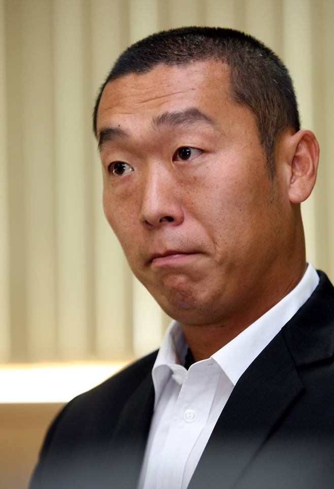 술자리에서 맥주병으로 사람을 폭행한 정수근이 재판을 받는다. IS포토