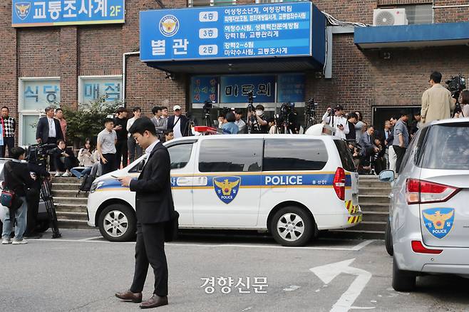 취재진이 지난 7일 서울 용산경찰서에서 도로교통법 위반(음주운전) 혐의로 입건된 문재인 전 대통령의 딸 문다혜씨의 출석을 기다리고 있다. 한수빈 기자