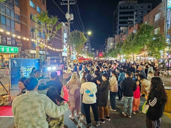 지난해 서울 관악구 낙낙별길 축제 모습.   관악구 제공