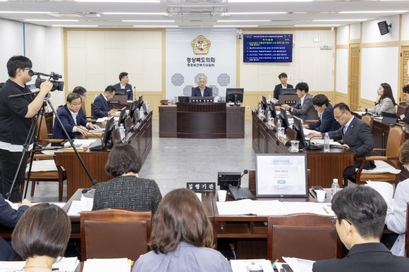 경북도의회 행정보건복지위원회(위원장 권광택) 회의 전경. 경북도의회 제공