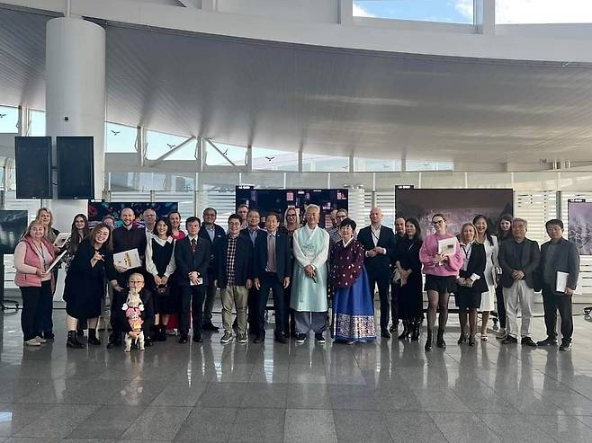 폴란드 브로츠와프 공항서 열린 '한국문화특별전' 개막식 [문화유산회복재단 폴란드지부 제공. 재판매 및 DB 금지]