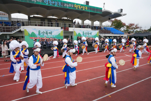 ▲ 양구지역 민관군 화합의 대축제인 제39회 양록제가 이틀간의 일정을 모두 마치고 12일 폐막했다.