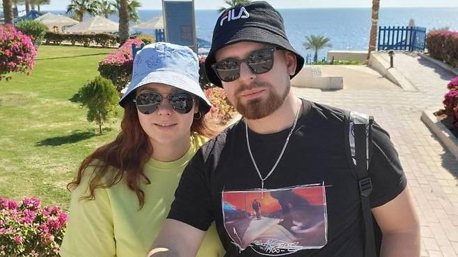 마리아는 에브겐의 끈기에 매료됐으며, 에브겐은 마리아의 밝은 에너지에 끌렸다