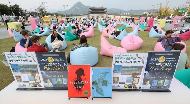 Books authored by Han Kang are displayed at an outdoor library at Gwanghwamun Plaza in Seoul, Friday. (Seoul Metropolitan Government)