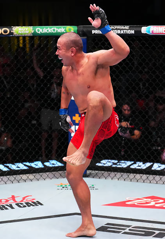 박준용은 3라운드가 끝난 뒤 탈춤 세리머니를 했다. 사진=TKO