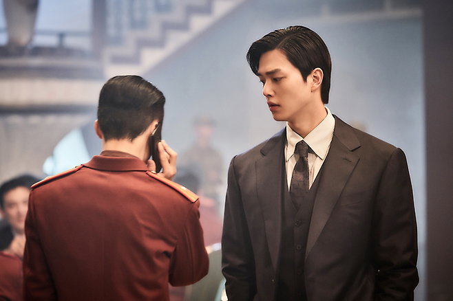 ‘탈주’ 속 구교환(왼쪽)과 송강. 사진제공|플러스엠 엔터테인먼트