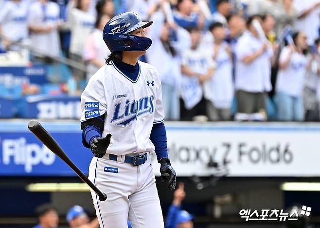 13일 오후 대구삼성라이온즈파크에서 열린 '2024 신한 SOL Bank KBO 포스트시즌' LG 트윈스와 삼성 라이온즈의 플레이오프 1차전 경기, 3회말 무사 1,3루 삼성 구자욱이 스리런 홈런을 날리고 있다. 대구, 김한준 기자