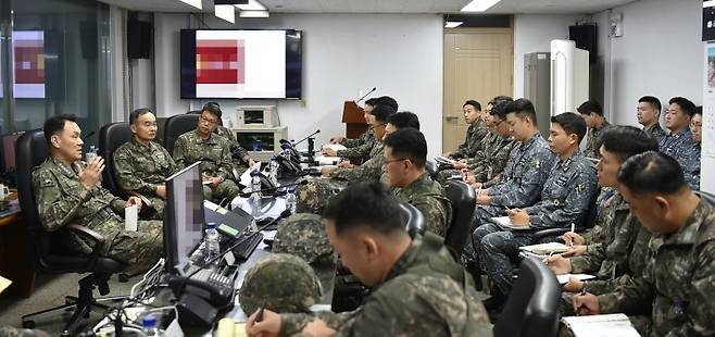 김명수 합참의장이 해군 인천해역방어사령부의 군사대비태세를 점검하고, "적 도발시에는 좌고우면하지 말고 즉각·강력히·끝까지 응징할 것”을 지시했다. 사진=합동참모본부 제공