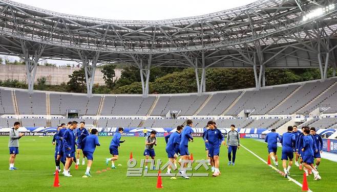 홍명보 감독이 이끄는 축구대표팀이 2026 북중미 월드컵 아시아지역 3차예선 이라크와의 경기를 하루 앞두고 14일 오후 용인미르스타디움에서 훈련을 하고있다. 용인=정시종 기자 capa@edaily.co.kr /2024.10.14.