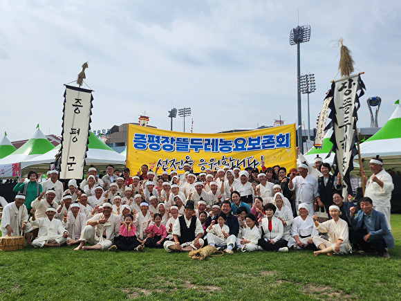 증평군 농악을 대표하는 장뜰두레농요가 65회 한국민속예술제에서 우수상인 문화체육관광부 장관상을 차지했다. [사진=증평군]