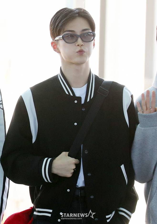 그룹 라이즈(RIIZE) 승한이 SM타운 자카르타 공연을 위해 22일 오후 인천국제공항을 통해 출국하고 있다. 2023.09.22 /사진=임성균